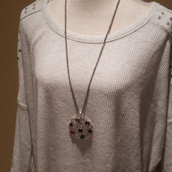 🆕️ French Laundry sweater with studs down shoulder sleeves, super soft. 3X - Picture 3 of 3